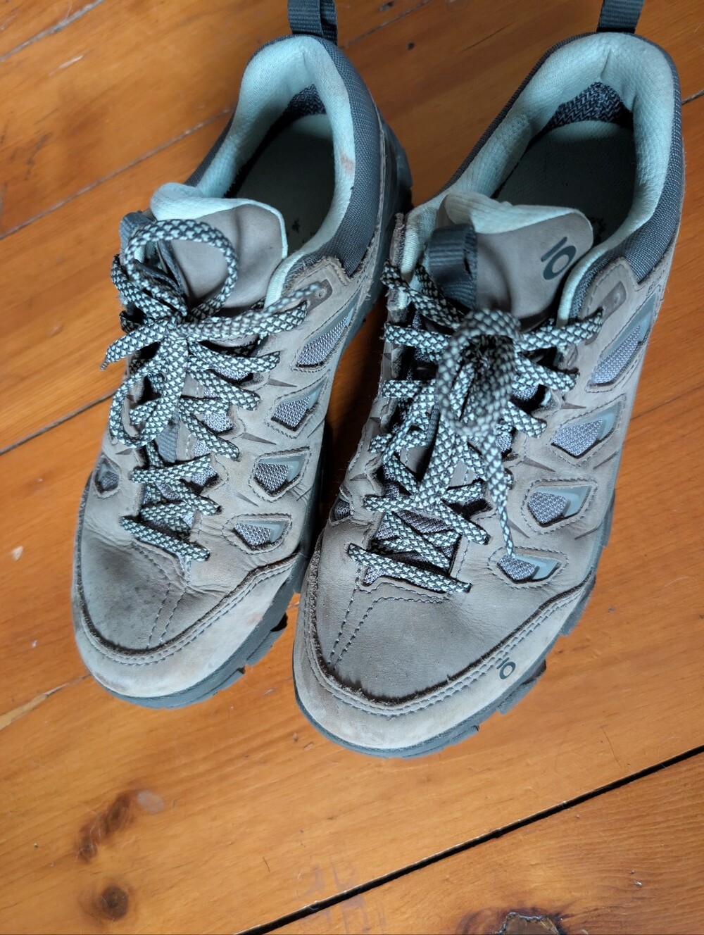 Women’s Gray Lightweight Trail-Ready Athletic Shoes